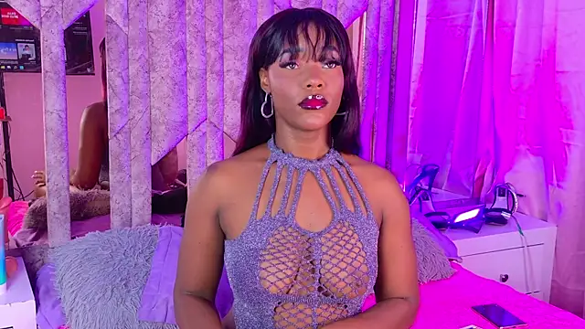 Snapshot of SarahBrunet chatting on 10-16-25, 01:01 SarahBrunet online show from 10-16-25, 01:01