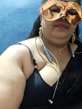 Snapshot of tamilthanushri chatting on 02-14-25, 08:05 tamilthanushri online show from 02-14-25, 08:05