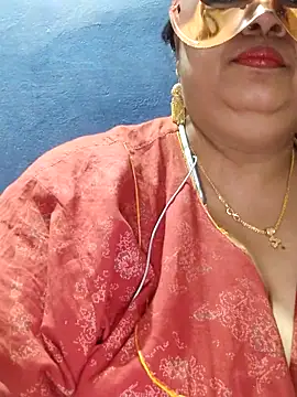 Snapshot of tamilthanushri chatting on 02-19-25, 06:21 tamilthanushri online show from 02-19-25, 06:21