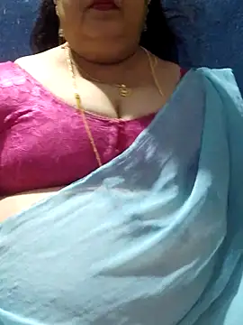 Snapshot of tamilthanushri chatting on 10-09-25, 01:53 tamilthanushri online show from 10-09-25, 01:53