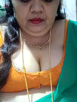 Snapshot of tamilthanushri chatting on 10-16-25, 12:28 tamilthanushri online show from 10-16-25, 12:28