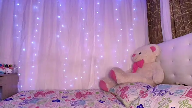 Snapshot of ivonjoness chatting on 05-12-26, 03:47 ivonjoness online show from 05-12-26, 03:47