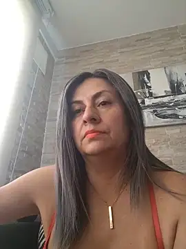 Snapshot of Latiinvenushot chatting on 05-19-26, 03:40 Latiinvenushot online show from 05-19-26, 03:40
