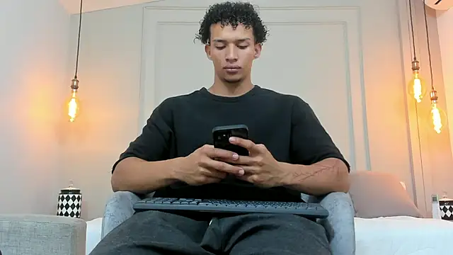 Dominick star online show from 12-14-24, 03:51