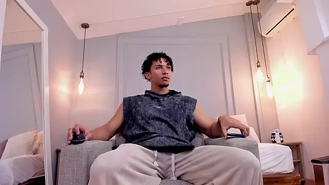 Dominick star online show from 09-19-25, 04:36