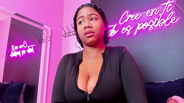 Snapshot of Sofi_Fox_ chatting on 03-04-25, 01:17 Sofi Fox  online show from 03-04-25, 01:17