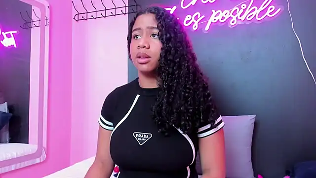 Snapshot of Sofi_Fox_ chatting on 03-05-25, 04:02 Sofi Fox  online show from 03-05-25, 04:02