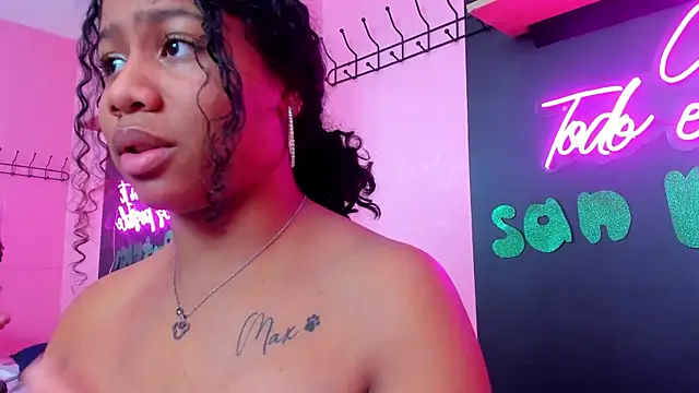 Snapshot of Sofi_Fox_ chatting on 03-16-25, 06:01 Sofi Fox  online show from 03-16-25, 06:01