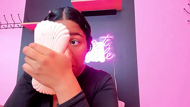 Snapshot of Sofi_Fox_ chatting on 03-20-25, 01:15 Sofi Fox  online show from 03-20-25, 01:15