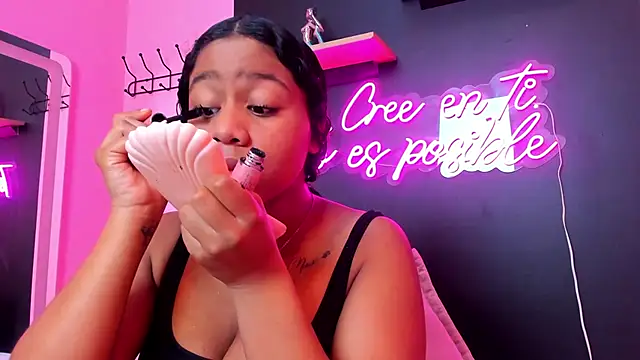 Snapshot of Sofi_Fox_ chatting on 03-21-25, 01:23 Sofi Fox  online show from 03-21-25, 01:23