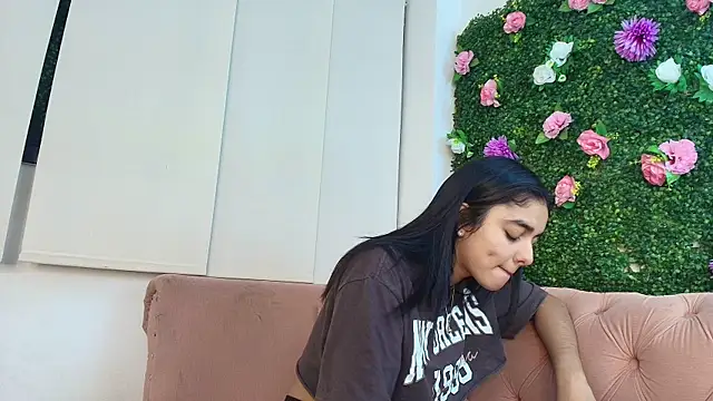 natalia aguirre1 online show from 09-24-25, 12:19