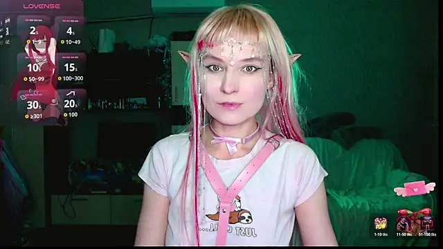 Snapshot of mischellemeow13 chatting on 12-15-25, 01:54 mischellemeow13 online show from 12-15-25, 01:54