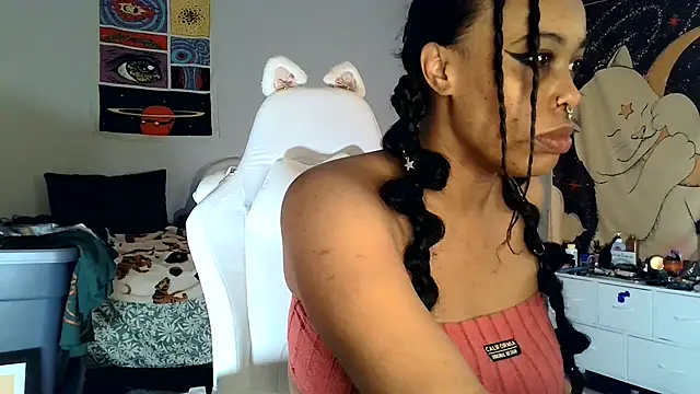 Snapshot of loveluna8 chatting on 02-05-25, 10:19 loveluna8 online show from 02-05-25, 10:19