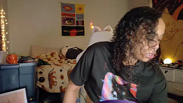 Snapshot of loveluna8 chatting on 02-13-25, 12:43 loveluna8 online show from 02-13-25, 12:43