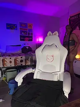 Snapshot of loveluna8 chatting on 03-15-25, 08:37 loveluna8 online show from 03-15-25, 08:37