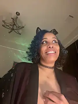 Snapshot of loveluna8 chatting on 10-14-25, 09:43 loveluna8 online show from 10-14-25, 09:43