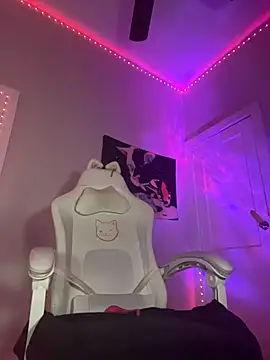 Snapshot of loveluna8 chatting on 10-25-25, 11:51 loveluna8 online show from 10-25-25, 11:51