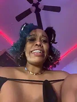 Snapshot of loveluna8 chatting on 10-29-25, 10:22 loveluna8 online show from 10-29-25, 10:22