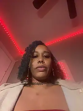 Snapshot of loveluna8 chatting on 10-31-25, 08:26 loveluna8 online show from 10-31-25, 08:26