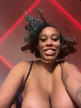 Snapshot of loveluna8 chatting on 11-03-25, 11:48 loveluna8 online show from 11-03-25, 11:48