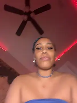 Snapshot of loveluna8 chatting on 11-04-25, 11:59 loveluna8 online show from 11-04-25, 11:59