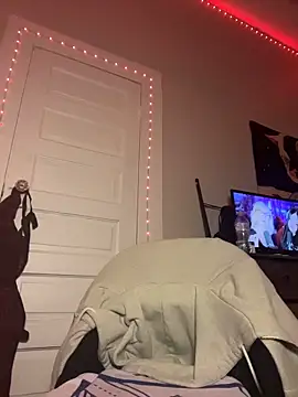 Snapshot of loveluna8 chatting on 11-18-25, 09:47 loveluna8 online show from 11-18-25, 09:47