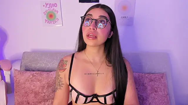 Snapshot of sensualhaven_ chatting on 12-30-24, 10:23 sensualhaven online show from 12-30-24, 10:23