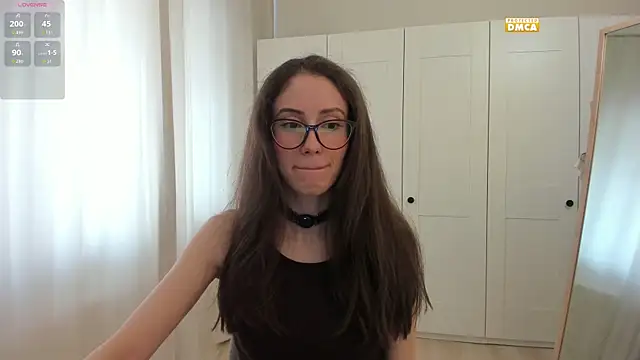 Snapshot of snowiie chatting on 10-10-25, 11:53 snowiie online show from 10-10-25, 11:53