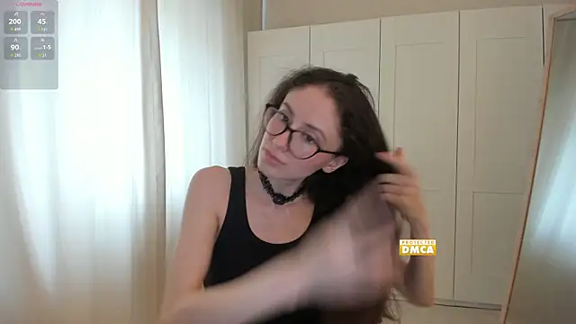 Snapshot of snowiie chatting on 10-24-25, 11:17 snowiie online show from 10-24-25, 11:17