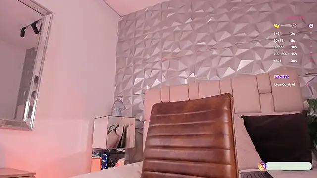 Snapshot of lexiee_grey_ chatting on 01-21-25, 03:32 lexiee grey  online show from 01-21-25, 03:32