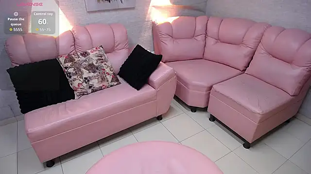 Snapshot of Alaya_cute chatting on 10-04-25, 05:16 Alaya cute online show from 10-04-25, 05:16