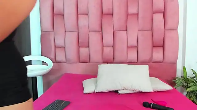 EmmaRossem online show from 01-16-25, 08:03