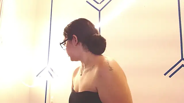 Snapshot of EsmeraldaSantoss chatting on 12-13-24, 01:01 EsmeraldaSantoss online show from 12-13-24, 01:01