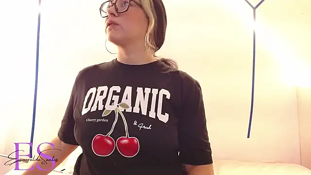 Snapshot of EsmeraldaSantoss chatting on 02-17-25, 01:10 EsmeraldaSantoss online show from 02-17-25, 01:10