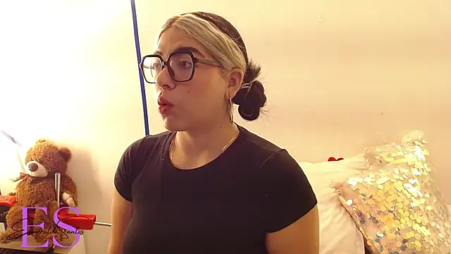 Snapshot of EsmeraldaSantoss chatting on 02-19-25, 12:33 EsmeraldaSantoss online show from 02-19-25, 12:33