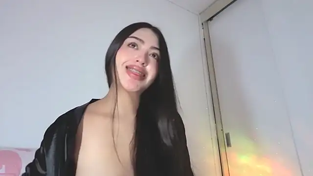 Snapshot of Sweet-Sophiee chatting on 04-05-26, 03:15 Sweet-Sophiee online show from 04-05-26, 03:15