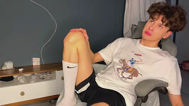 alyx garden online show from 12-26-24, 04:04