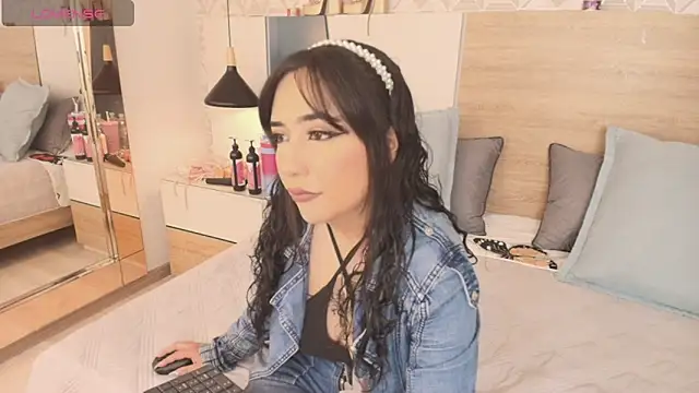 Megansttein  online show from 11-10-25, 07:35