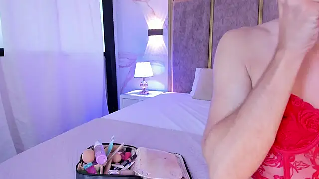 Snapshot of MaxiRogers chatting on 12-14-25, 12:21 MaxiRogers online show from 12-14-25, 12:21