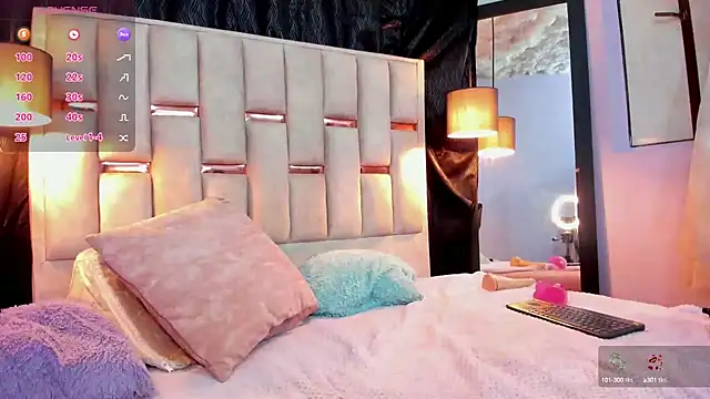 Snapshot of Nathan_Smith_ chatting on 01-10-25, 10:57 Nathan Smith  online show from 01-10-25, 10:57