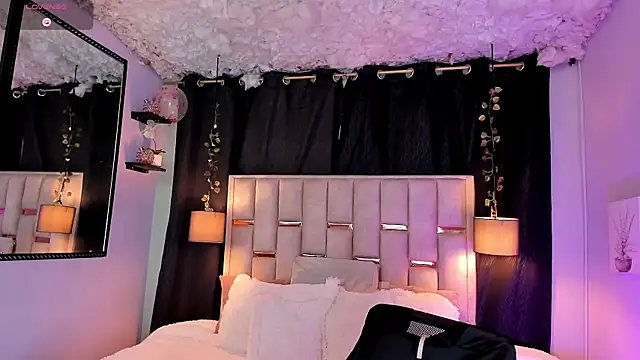 Snapshot of Nathan_Smith_ chatting on 10-10-25, 07:35 Nathan Smith  online show from 10-10-25, 07:35