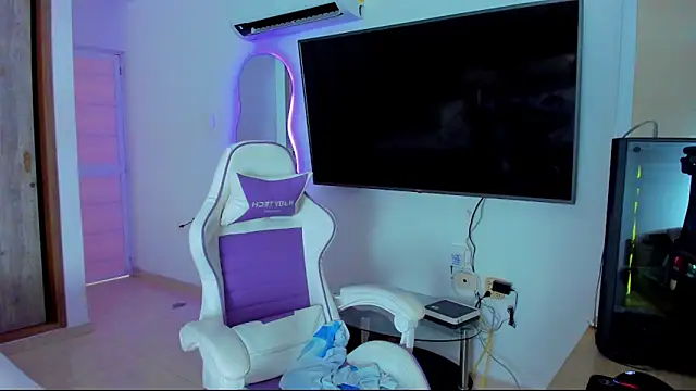 Snapshot of kittyandrick chatting on 11-13-25, 11:58 kittyandrick online show from 11-13-25, 11:58