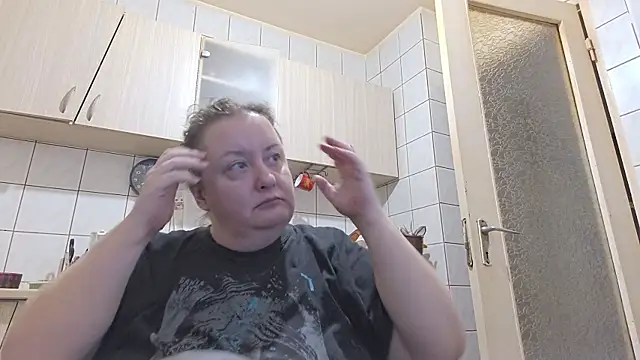 Snapshot of melissaBlessing chatting on 02-06-25, 04:10 melissaBlessing online show from 02-06-25, 04:10