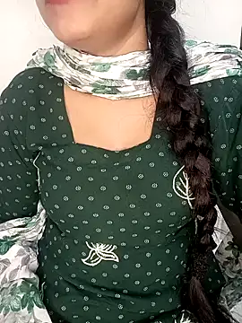 Snapshot of Lovely_mam444 chatting on 12-17-24, 12:43 Lovely mam444 online show from 12-17-24, 12:43