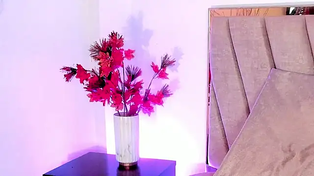 Snapshot of HollyHudsonn chatting on 12-04-24, 03:32 HollyHudsonn online show from 12-04-24, 03:32