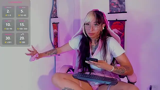 Snapshot of HollyHudsonn chatting on 01-31-25, 05:32 HollyHudsonn online show from 01-31-25, 05:32