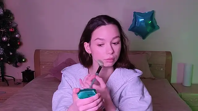 Snapshot of katycrown chatting on 12-16-24, 09:46 katycrown online show from 12-16-24, 09:46