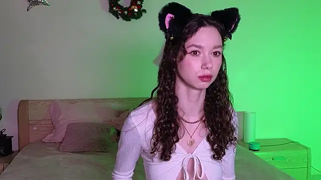 Snapshot of katycrown chatting on 12-27-24, 11:17 katycrown online show from 12-27-24, 11:17