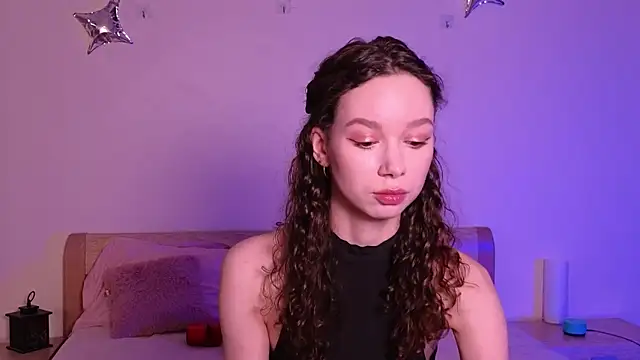 Snapshot of katycrown chatting on 01-18-25, 01:18 katycrown online show from 01-18-25, 01:18