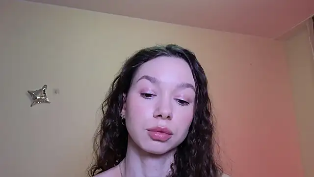 Snapshot of katycrown chatting on 02-06-25, 03:41 katycrown online show from 02-06-25, 03:41